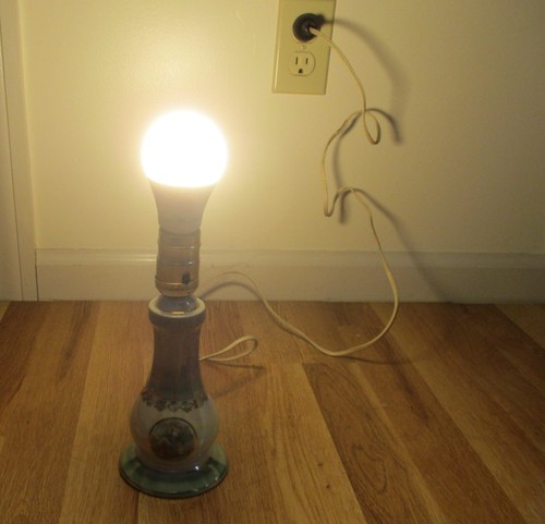 Vintage Lusterware Porcelain Desk Lamp Made in Germany Sage Green w Gold 3 girls - Picture 8 of 8