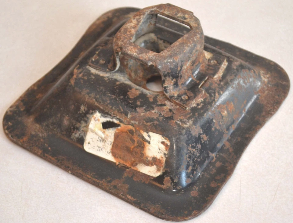 Base de gato de parachoques Ford Fairlane y Thunderbird 1956-1958, original OEM 1957 Foto 2 de 4