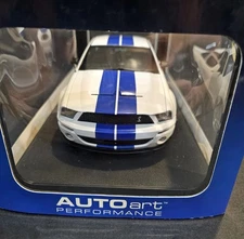 AUTOart 1:18 SCALE 2005 FORD MUSTANG GT500 Concept #1906 Of 3000 White W/ Blue 