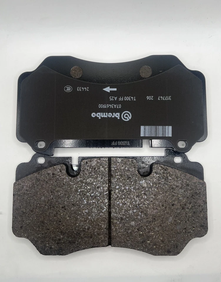 Juego de pastillas de freno delanteras de cerámica de carbono Aston Martin DB9/DBS Foto 4 de 4