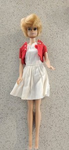 MAGNIFIQUE BARBIE VINTAGE Bubble cut rousse 1960s avec sa boîte EUR 80