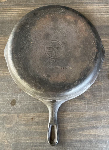 Vintage GRISWOLD Cast Iron Skillet No. # 10  Made in U.S.A. small logo