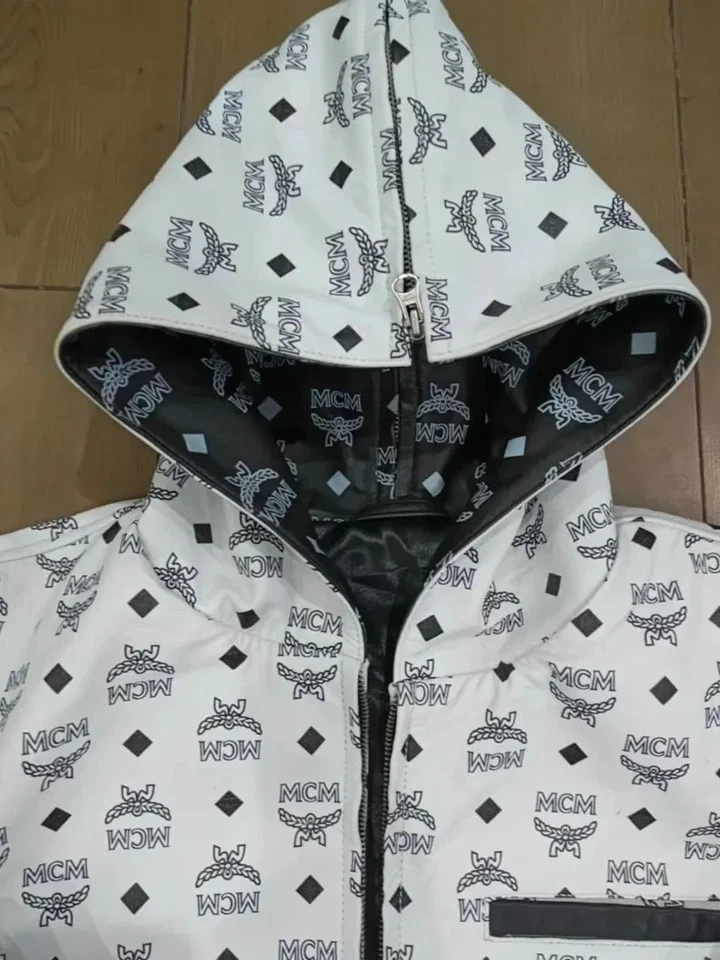 MCM 双面标志印花拉链连帽衫运动衫白色和黑色夹克 — 第 4/4 张图片