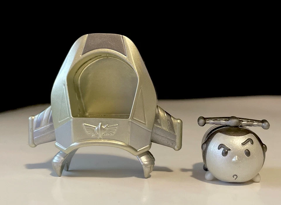 Редкая фигурка Базза Лайтера из серебра Disney Tsum Tsum *TOY STORY* с подставкой для космического корабля - Изображение 2 из 4