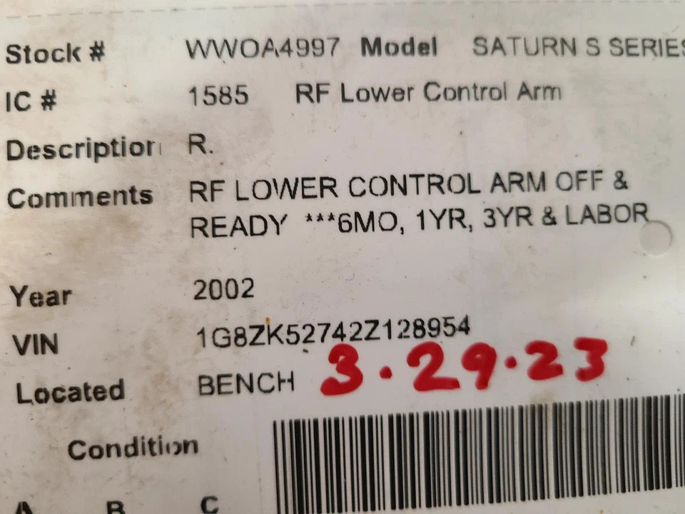 Brazo de control inferior inferior delantero derecho usado se adapta a: Saturn serie S 2002 Foto 3 de 4