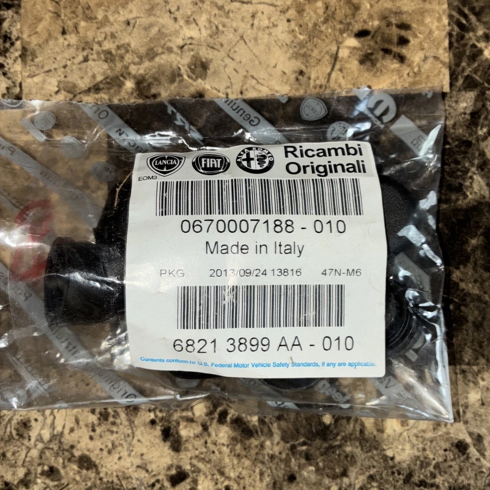 RAM PROMASTER 1500 2500 3500 2014-2021 TAPA BRAZO LIMPIAPARABRISAS OEM NUEVO MOPAR 68213899AA Foto 4 de 4