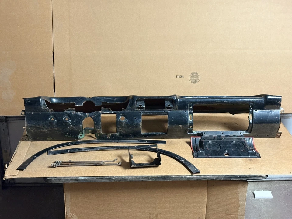 Chevrolet El Camino 1959/60, montaje de carcasa de tablero Impala original Bell Air 59. Foto 3 de 4