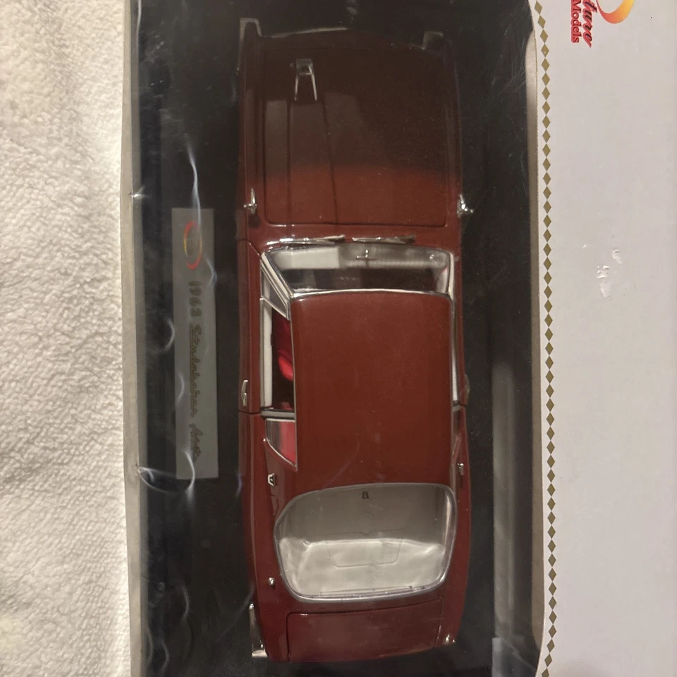 MODELOS DE FIRMA ESCALA 1:18 1963 STUDEBAKER AVANTI ¡DIECAST! MAROON! ¡NUEVO EN CAJA! Foto 2 de 4