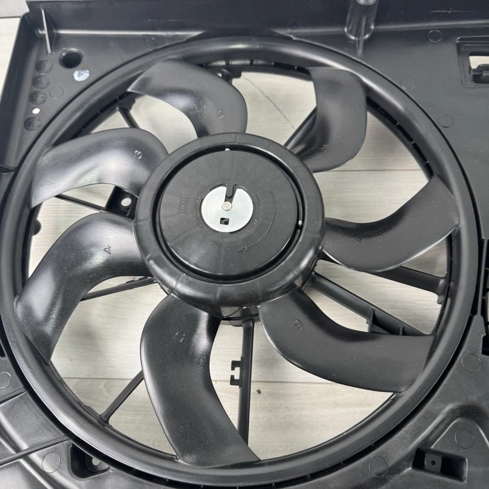 Ventilador radiador refrigeración motor Ford Explorer 2016-2018 OEM DG13-8C607-DD Foto 4 de 4