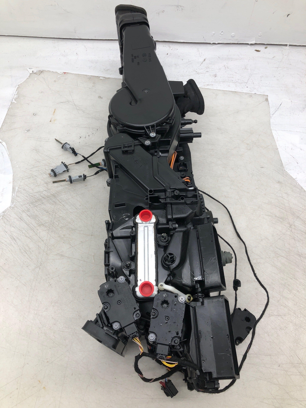 2016-2020 BENTLEY BENTAYGA REAR HVAC HEATER CORE HOUSING BOX OEM 4M0820004