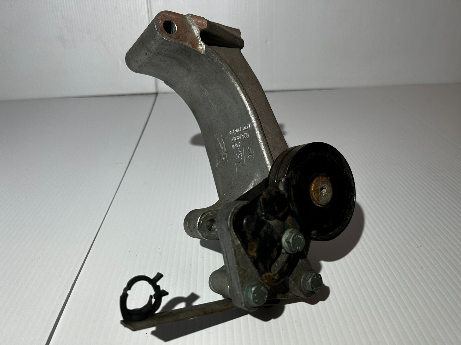 LAMBORGHINI GALLARDO OEM 5.0L ALTERNATOR SUPPORT BRACKET W/PULLEY 07L903805