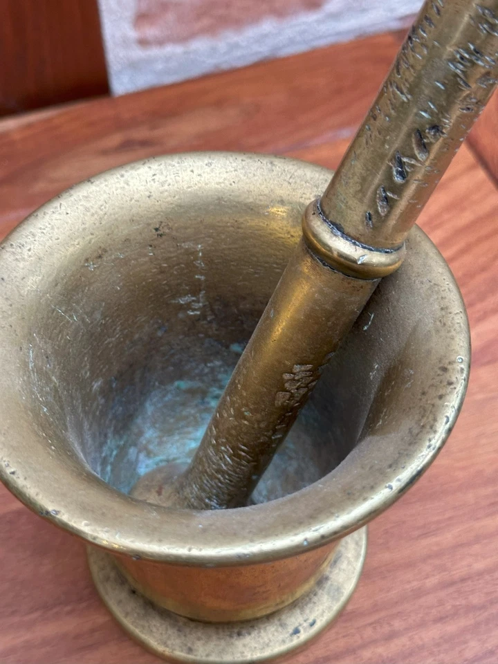 Mortier ancien en laiton avec pilon - Photo 3/3