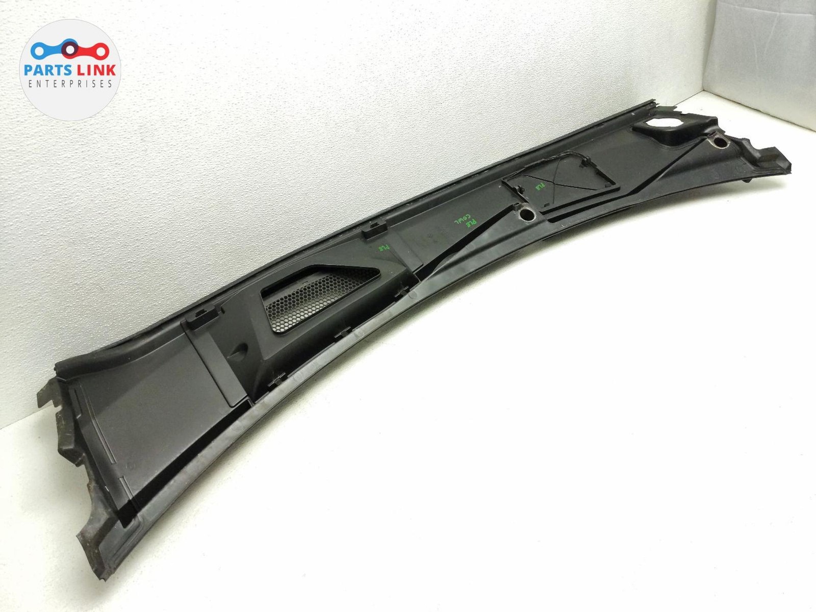 2016-20 BENTLEY BENTAYGA WINDSHIELD COWL GRILL VENT PANEL WIPER COVER GRILLE OEM