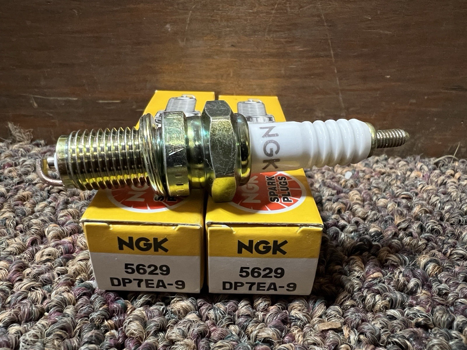 New 2 Pack Genuine NGK 5629 Spark Plug DO7EA-9
