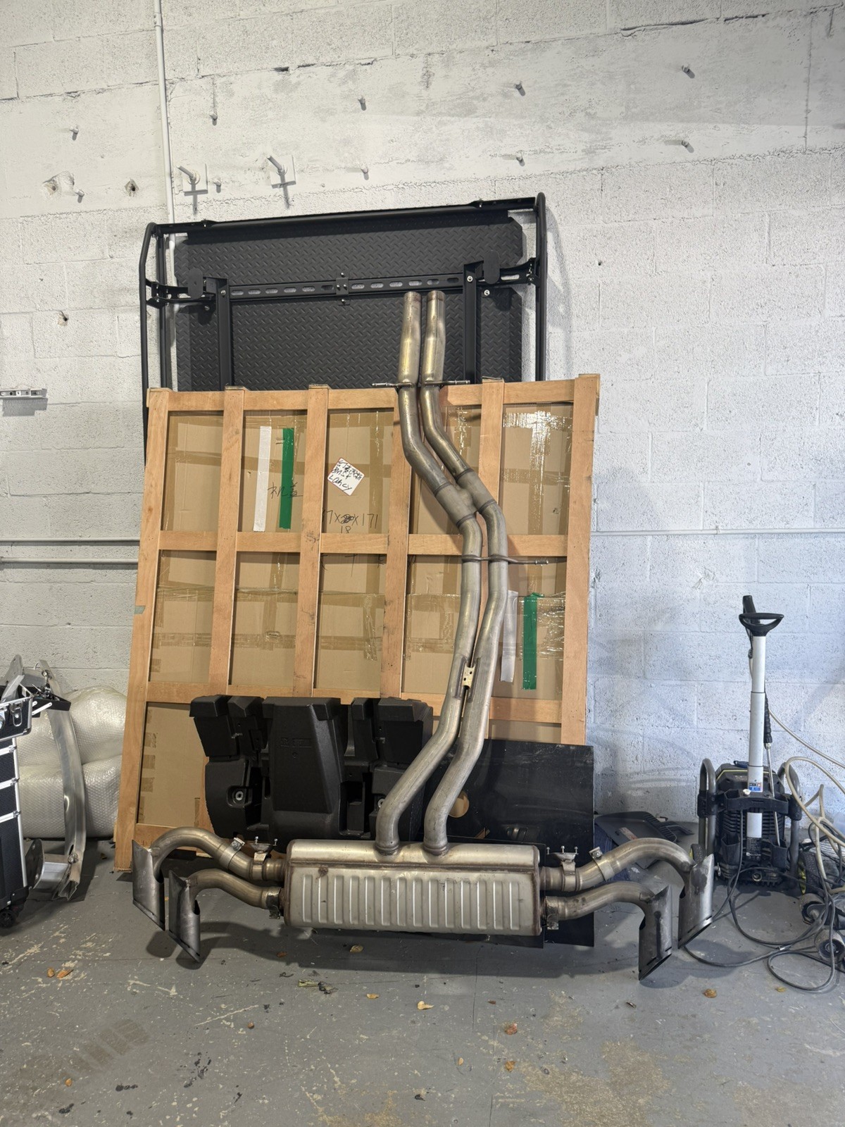 Lamborghini Urus Exhaust System 2019–2022 – Complete Catback with Quad Tips Oem