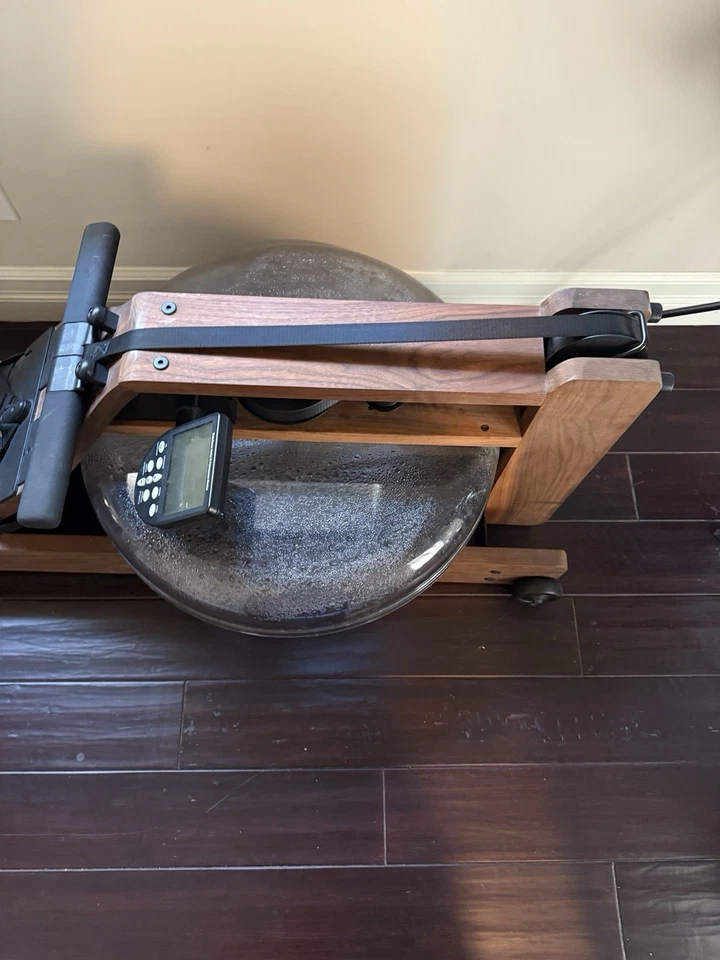 Club de remo de agua con marco de caoba oscura. Excelente estado! Usado raramente. Foto 2 de 4