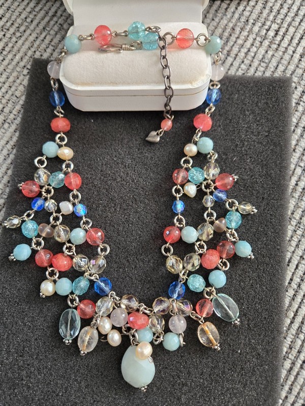 Carolee Beaded Necklace - Hook Clasp Beautiful Bead Necklace Pink & Blue