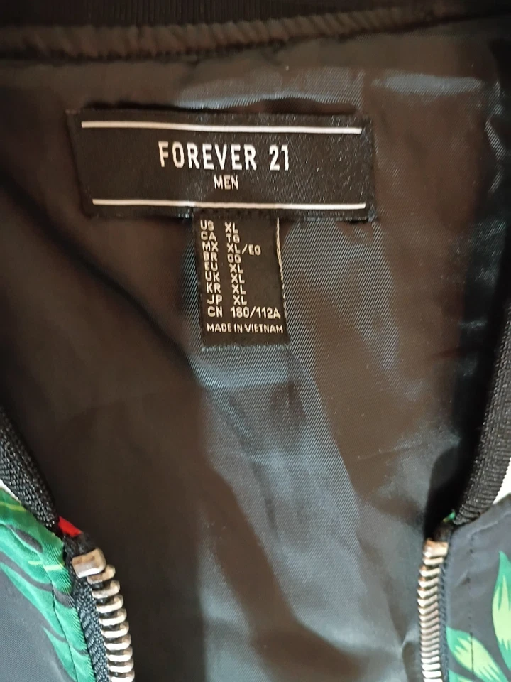 Men’s Forever 21 Size XL Floral Tropical Black Red Green Bomber Jacket - Image 3 of 4