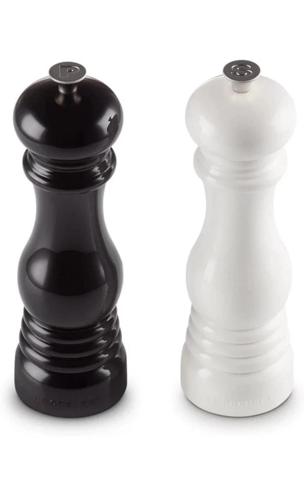 Nuevo Juego de Molinillo de Sal y Pimienta Le Creuset, 8" x 2 1/2" cada uno, Blanco y Negro Foto 2 de 4