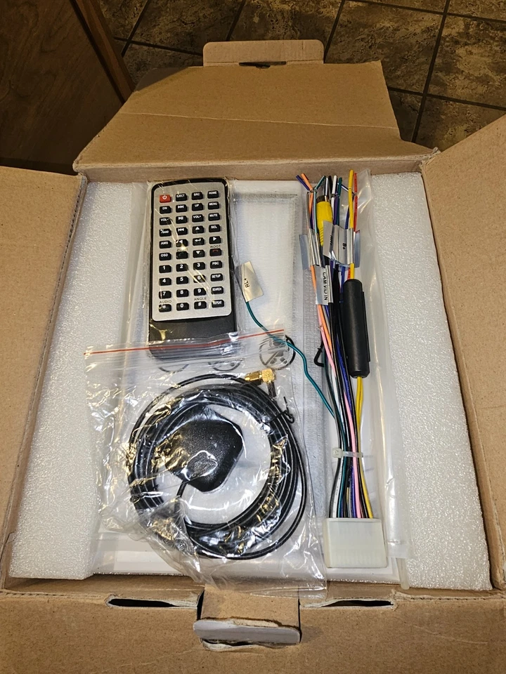 Pyle PLDNV66B 6.5" Touchscreen Video Multimedia Disc/CD Player  New In Box - Image 3 of 4