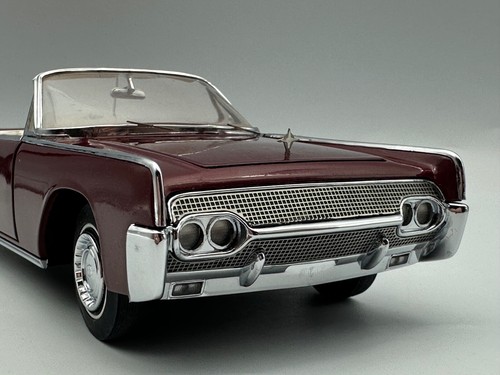 Franklin Mint 1961 Lincoln Continental, Maroon, 1:24, ottimo, con scatola - Foto 10 di 24