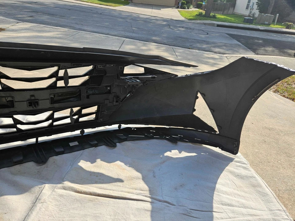 Parachoques delantero + parrilla (Hyundai Elantra 2021 - 2023) -- Sin usar, perfecto estado Foto 4 de 4