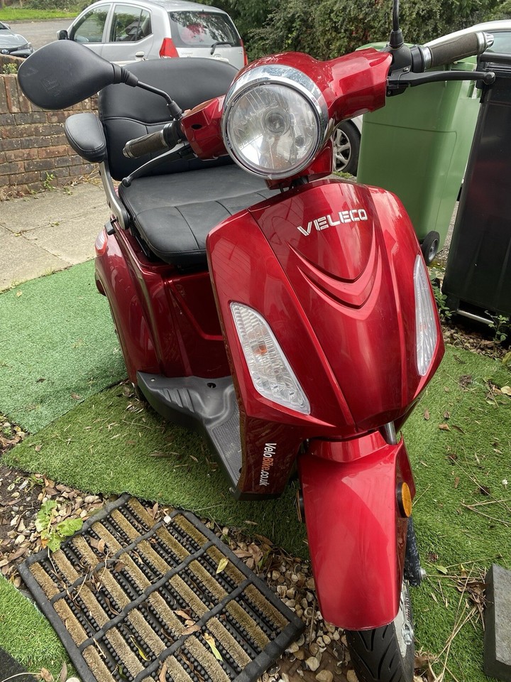 VeloBike ZT15B 16 mph 900W 3Wheeled Electric Mobility Scooter Red