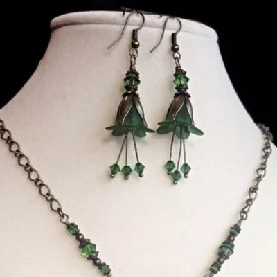 NEW NWT NWB LUCITE LILY EARRINGS with SWAROVSKI CRYSTALS In OPTIONAL COLORS