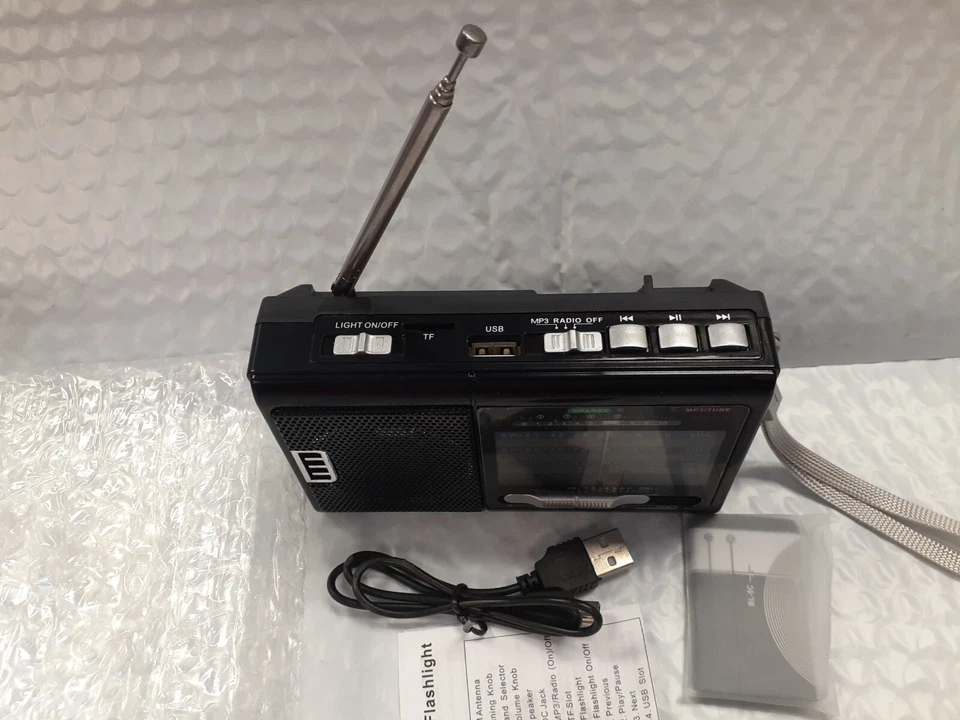 Power Guard Radio 10 Bandas con Linterna Recargable y Puerto USB Foto 2 de 4