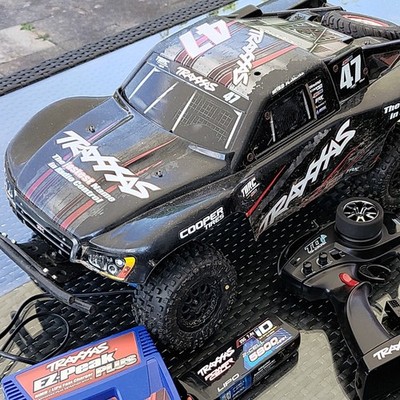 Traxxas Slash  1:10 RTR Elektro 2WD Brushless Short Course Schwarz/Rot Set