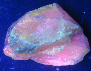 TERLINGUA CALCITE (fl. sw  ,lw ,  phos.)   - Little 38 Mine - Terlingua, Texas