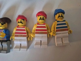 LEGO 6273 Rock Island Refuge   Vintage Lots of Parts figures Raised Base PARTS