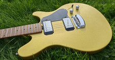 Musicman Valentine - Gold
