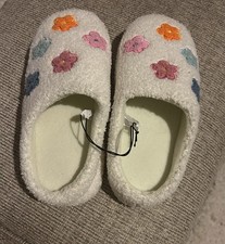 Wonder Nation Girls Size 6 White Floral Scuff Slippers Fuzzy NEW Without Box