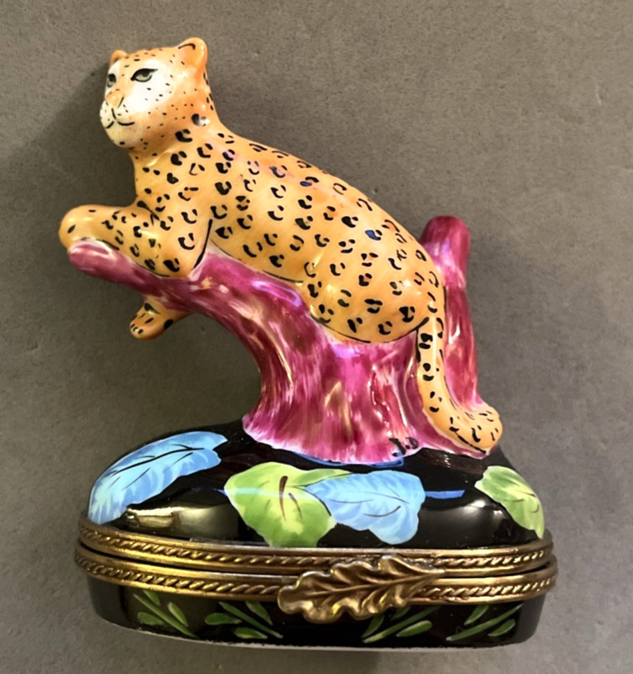 LIMOGES France Peint Main Leopard on Tree Leaf Inside Porcelain Trinket Box Mint