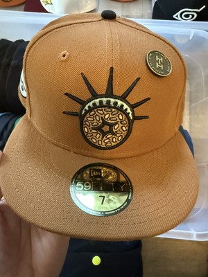 Hatclub Exclusive  Hockey League  Dionic bagel, new era hat, size 7, deadstock