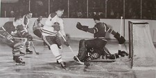 PRINT HOCKEY PICTURE TORONTO LEAFS BOBBY BAUN ED CHADWICK vs JEAN BELIVEAU 