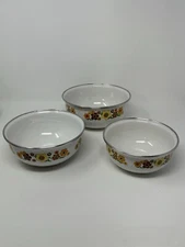 Mid-Century Crowning Touch Vintage Set of 3 Porcelain Enamel Nesting Bowls