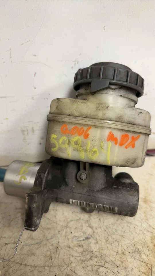 Honda Pilot Brake Master Cylinder 2003-2006 Acura MDX 2003-2008 Foto 2 de 4
