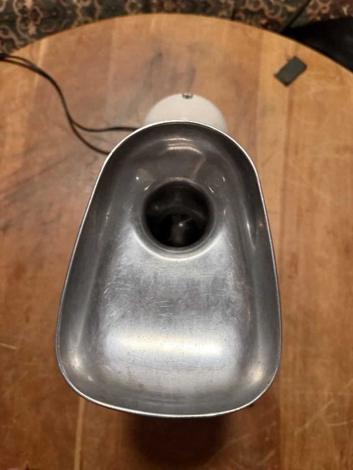 Molinillo de carne eléctrico de alta resistencia OSTER MODELO 516-1960 de colección Foto 2 de 4