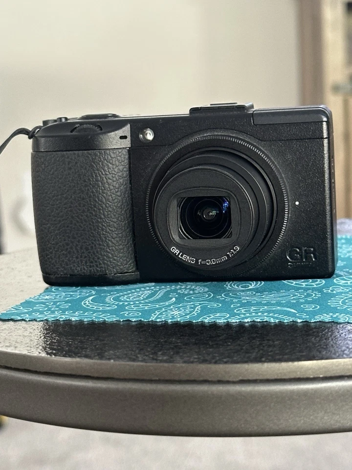 Ricoh GR DIGITAL IV 10.4 MP Digital Camera w/Batteries,Charger US BUYERS ONLY - Image 4 of 4