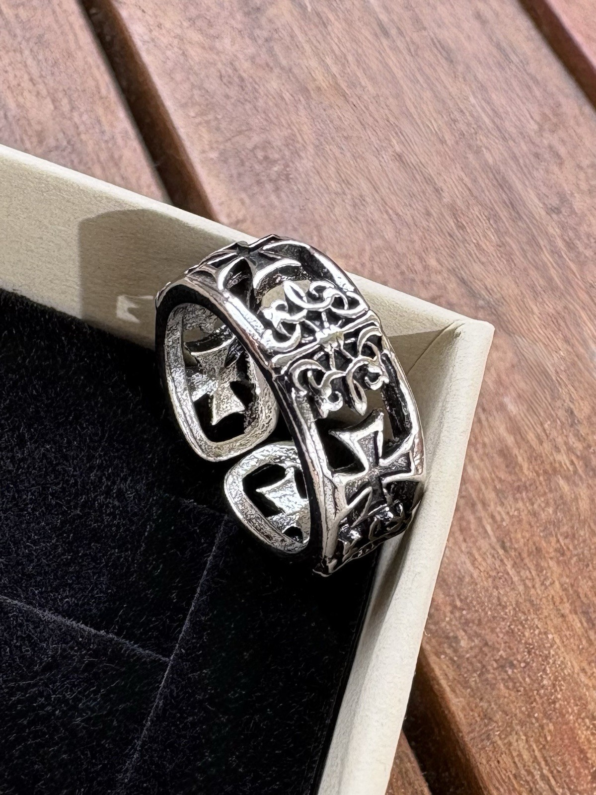 Chevalière bague chevalier adaptable moderne en métal noir mat pour homme
