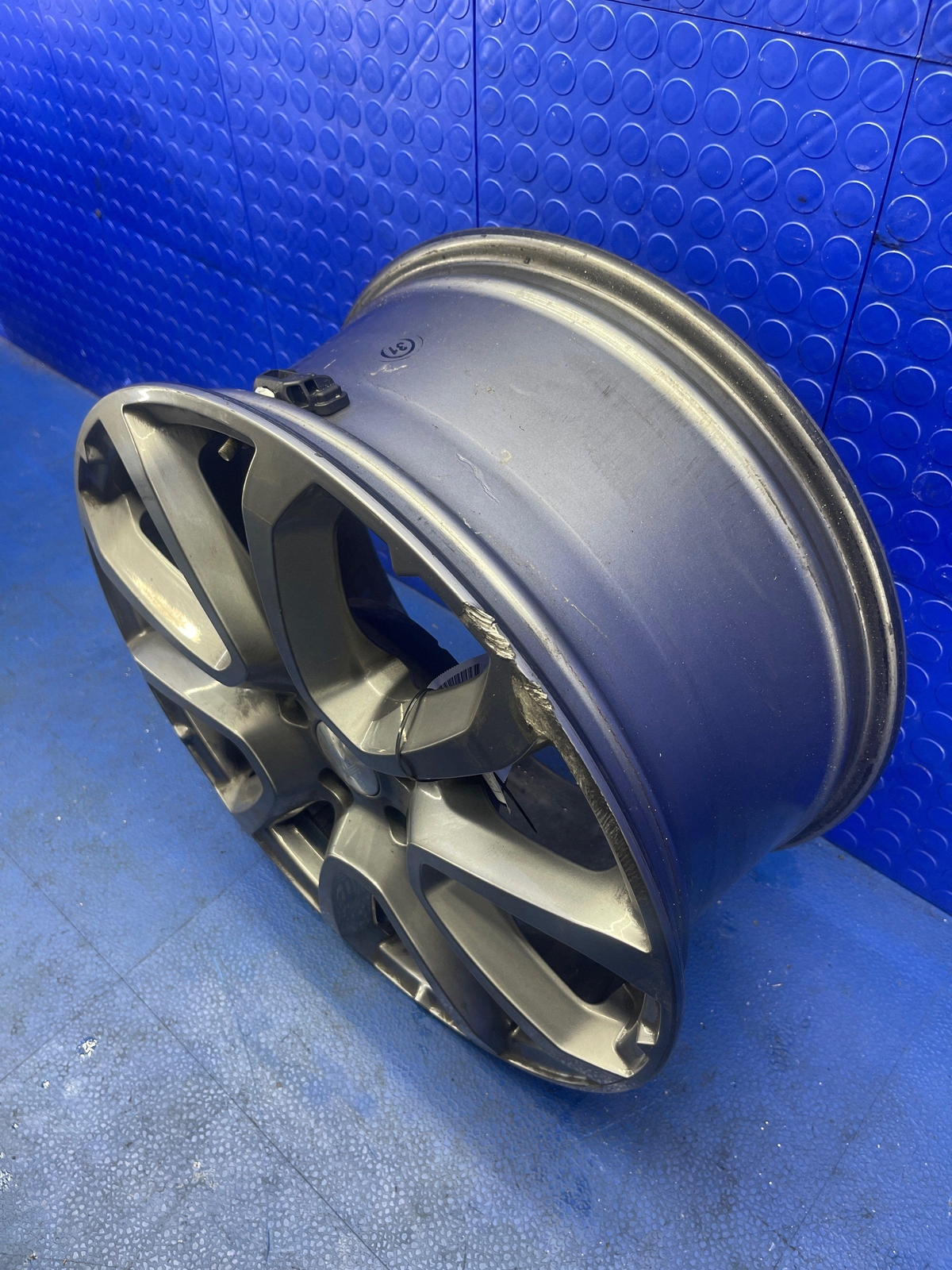 2017-2022 MASERATI LEVANTE OEM 19/8.5 5 V SPOKE WHEEL RIM SILVER *CURBED*