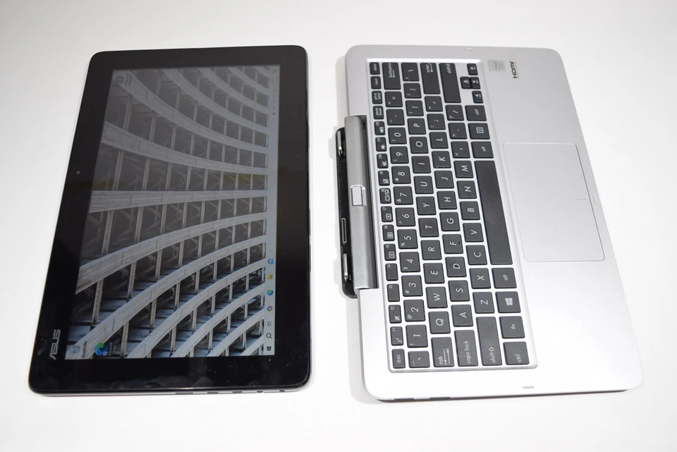 ASUS Transformer Book T200TA 11.6in 64GB Intel Atom Quad-Core 1.46GHz 2GB x86 - Image 4 of 4