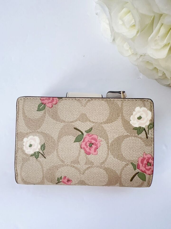 NWT Coach Medium Corner Zip Wallet In Signature With Floral Print