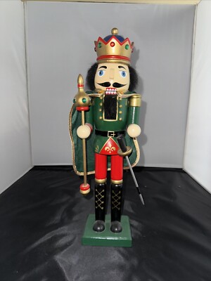 17  Nutcracker N2438