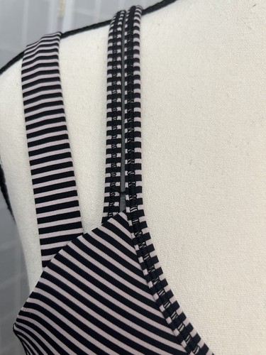 Lululemon Happy Strappy Tank nero a righe bacca di visone 6 - Foto 3 di 22