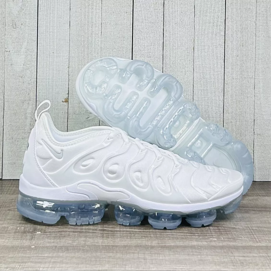 All white hotsell nike air vapormax