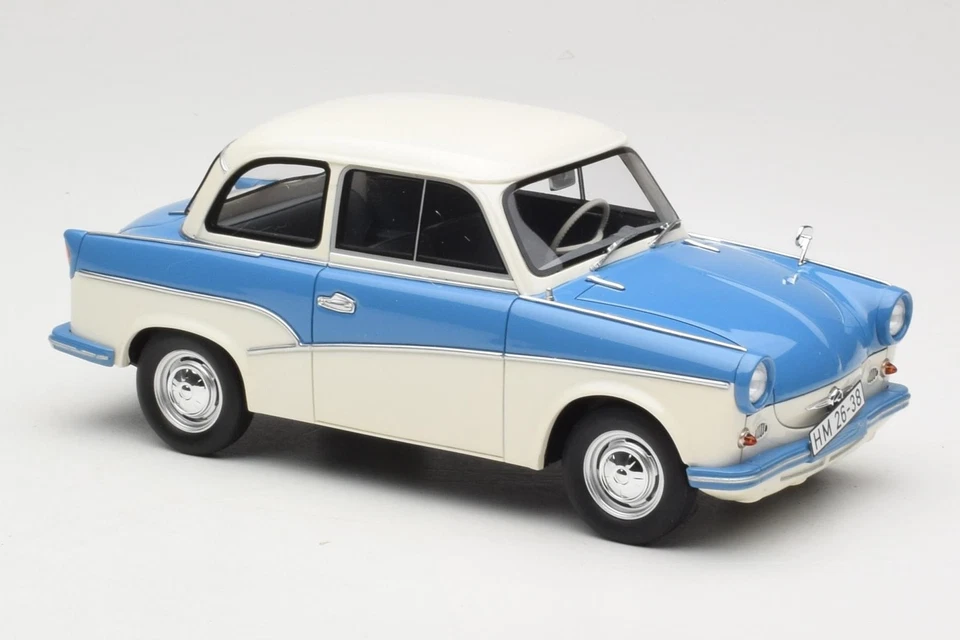 BOS035 Trabant P50 Light Blue Cream BOS 1/18 - Bild 4 von 4
