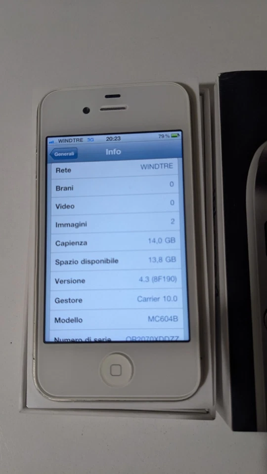 Apple iPhone 4 - 16GB - BIANCO - Ios 4.3 - Immagine 2 di 4